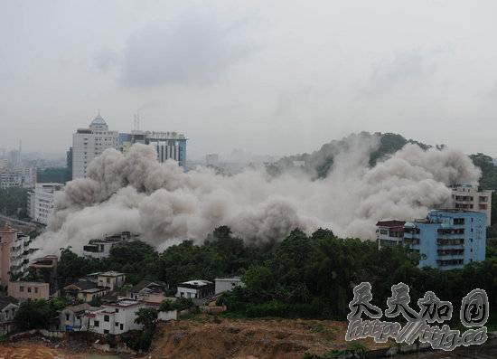 广东中山爆破拆除亚洲最高烂尾楼(组图)
