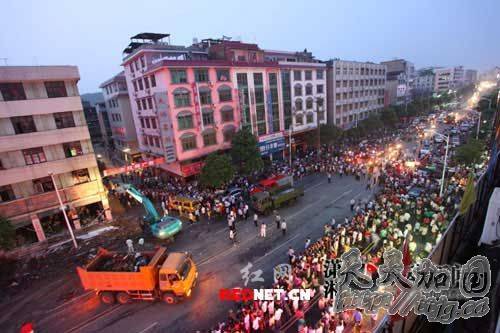 湖南隆回县楼房因暴雨垮塌致4人死亡(图)