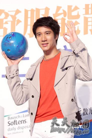 王力宏出席代言活动。