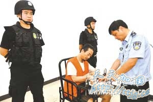 重庆67名黑恶团伙首犯落网1544人被捕(组图)