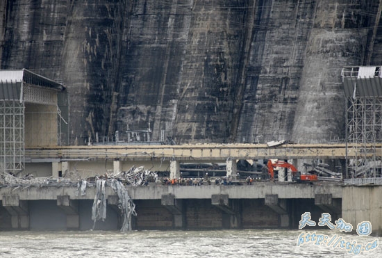 俄最大水电站事故致18人死伤54人失踪(组图)