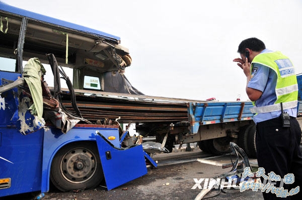 8月21日拍摄的车祸事故现场。