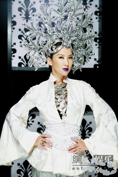 李玟《流转》MV造型曝光。