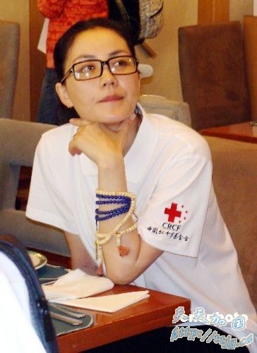 王菲李亚鹏月底赴西藏。