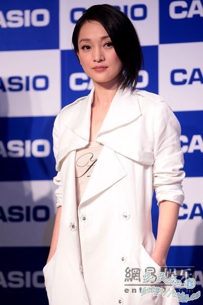 周迅略显疲惫。