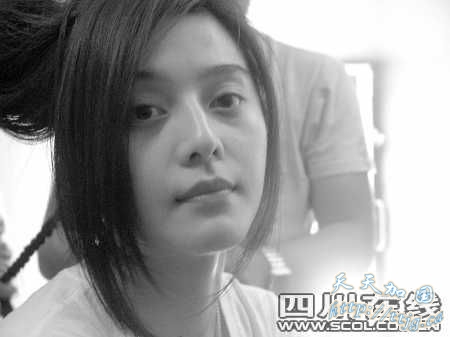 范冰冰秘密试妆。