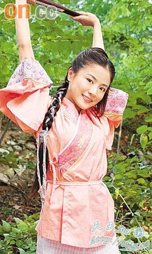 贡米在内地已参与电影演出,古装造型娇俏。