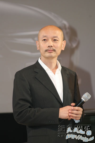葛优扮演的秦奋终于娶到了梁笑笑。
