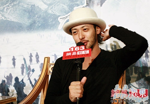 提起在中国拍戏的感受小田切让坦言“要自己面对困难”