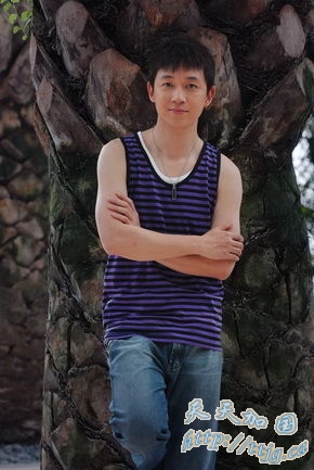 青年演员潘粤明