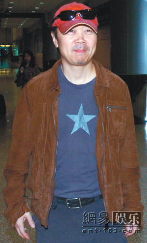 崔健赴台为庾澄庆的live house献开张秀。