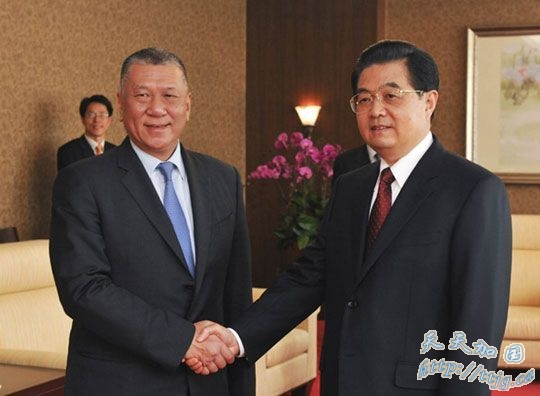 胡锦涛会见何厚铧高度评价其10年工作(图)