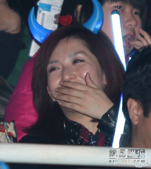 谢娜低调助阵男友个唱。