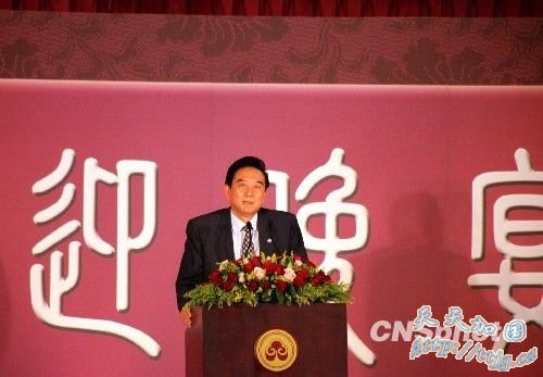 12月21日,大陆海协会会长陈云林一行抵达台中市,图为陈云林在海基会欢迎晚宴上致辞。中新社发 陈立宇 摄