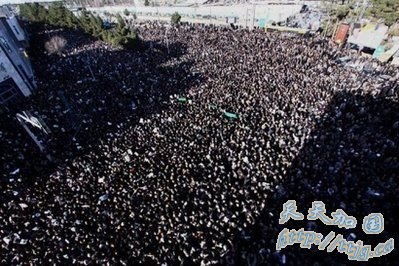 伊朗反对派领袖病逝 葬礼爆发警民冲突(组图)