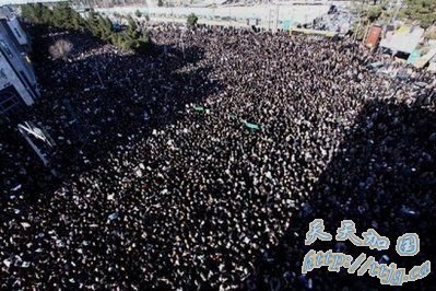 伊朗反对派领袖葬礼过程中警民爆发冲突(组图)