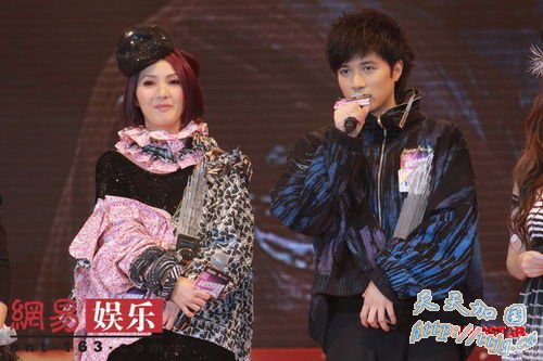 古巨基、杨千嬅获亚洲歌手大奖。