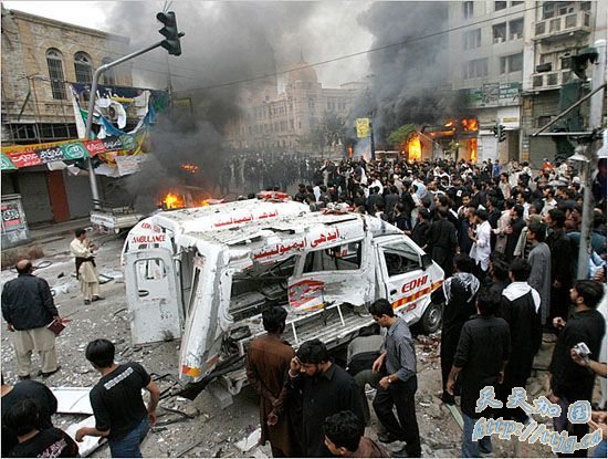 巴基斯坦卡拉奇自杀式爆炸已造成至少43人死亡(图)