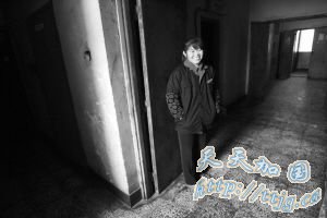 保洁工捡获万元现金和房产证交还失主(图)