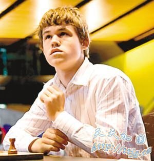 挪威19岁小伙子成史上最年轻棋王(图)