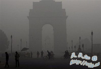 印度火车相撞事故已造成5人死亡50人受伤(图)