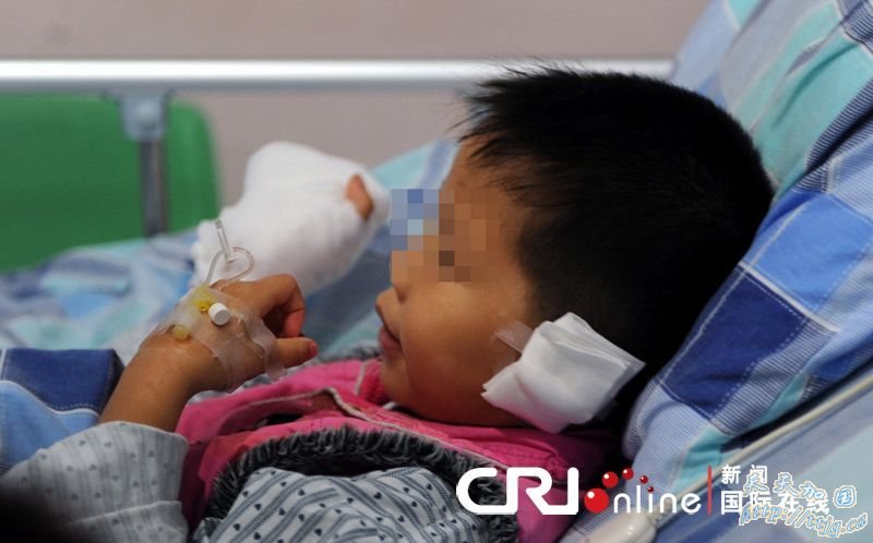 佛山六岁私生女被继母割耳断指 用刀捅其阴部(高清组图)