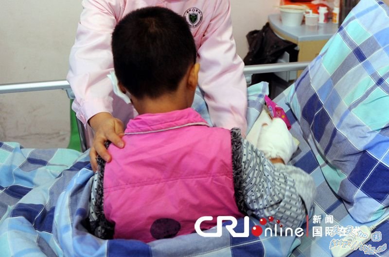 佛山六岁私生女被继母割耳断指 用刀捅其阴部(高清组图)