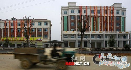 办公楼耗资600万占地700平米 仅8人办公(组图)