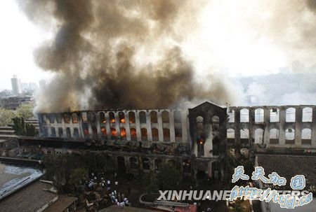 组图:印度孟买一家工厂发生火灾