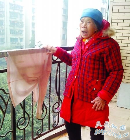 曾老太正讲述救人经过