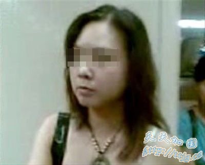 新加坡少妇地铁大骂中国阿嫂“贱”(组图)