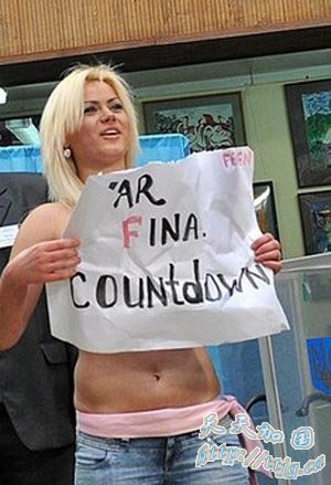 乌克兰大选第二轮投票遭遇美女裸体抗议(组图)