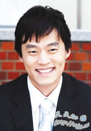 日首相夫人趁老公不在请韩男星回家吃饭(组图)