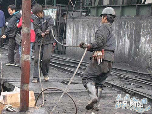 山西王家岭煤矿透水事故被困人员仍无音信