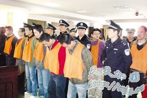 13个独生子制贩毒被判刑百余家属庭下哭声一片(图)