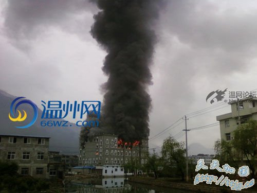温州1所教堂发生大火疑有3名孩子被困(图)