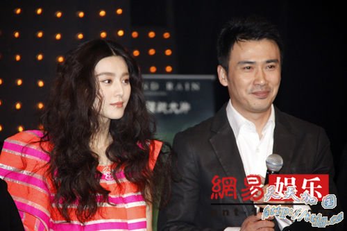 范冰冰与柳云龙现场默契。