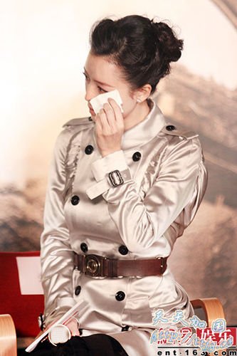 发布会上张静初也被预告片感动落泪。