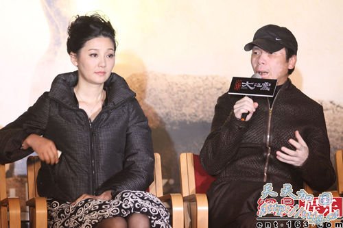 徐帆扮演的是在地震后面对抉择的母亲。