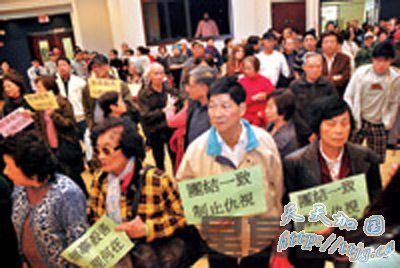 美华人无端被殴致死 中领馆致哀数百人集会反暴力(组图)