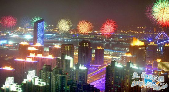 上海世博会开幕式烟花表演彩排(组图)