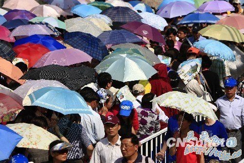 上海世博会6日入园人数超10.5万 门票脱销