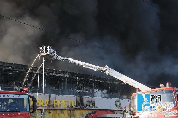 罗马尼亚红龙中国商品市场突发大火 华商损失惨重(组图)