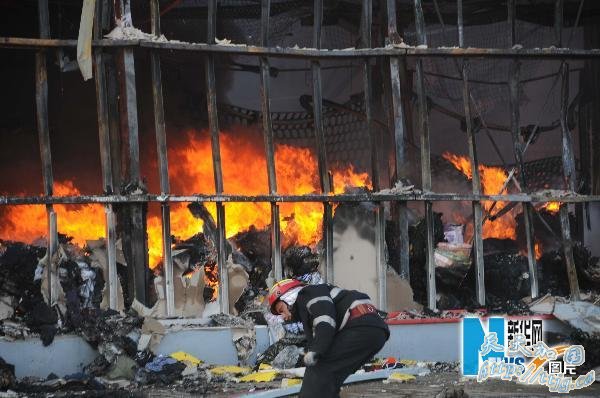 罗马尼亚红龙中国商品市场突发大火 华商损失惨重(组图)