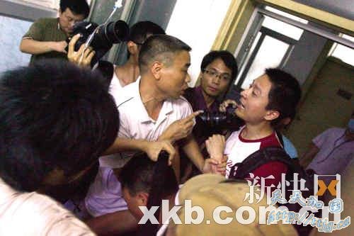 广东记者采访受伤工人遭殴打 行凶者系工厂主人