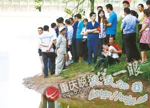 副局长匿名救2名落水儿童 家属到公安局跪谢