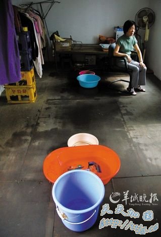 圈而不拆,危楼“被钉子”三十年(图)