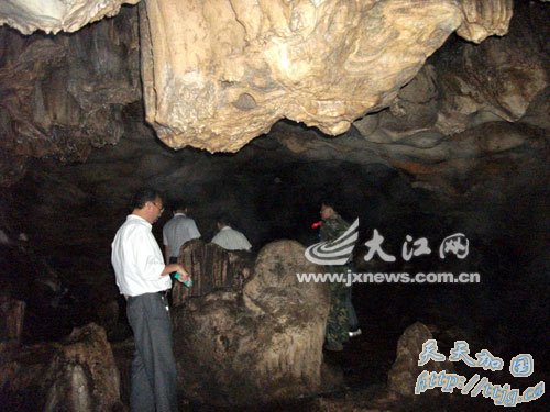 江西赣县发现疑似原始人洞穴 可容纳400人(图)