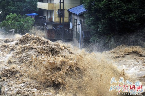 暴雨已造成南方5省区42人死亡36人失踪(图)
