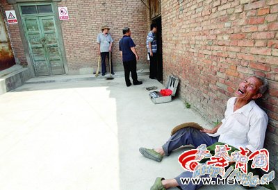 父母疑八岁女儿偷钱 轮流殴打两小时致其死亡